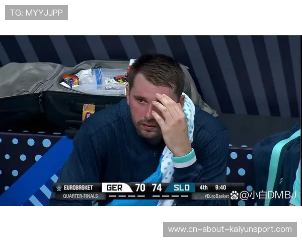 球星坐在替补席低头沉思，引发状态猜疑