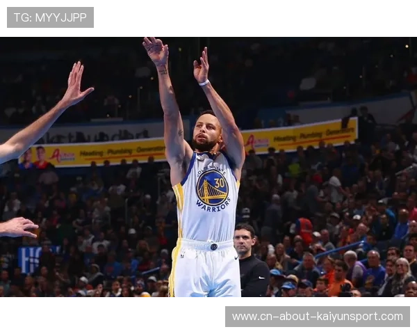 勇士库里绕掩护出手,超远三分直接穿网 勇士库里绕掩护出手,超远三分直接穿网